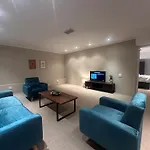 Sea Point Flat - 130M2 In Basement With Patio