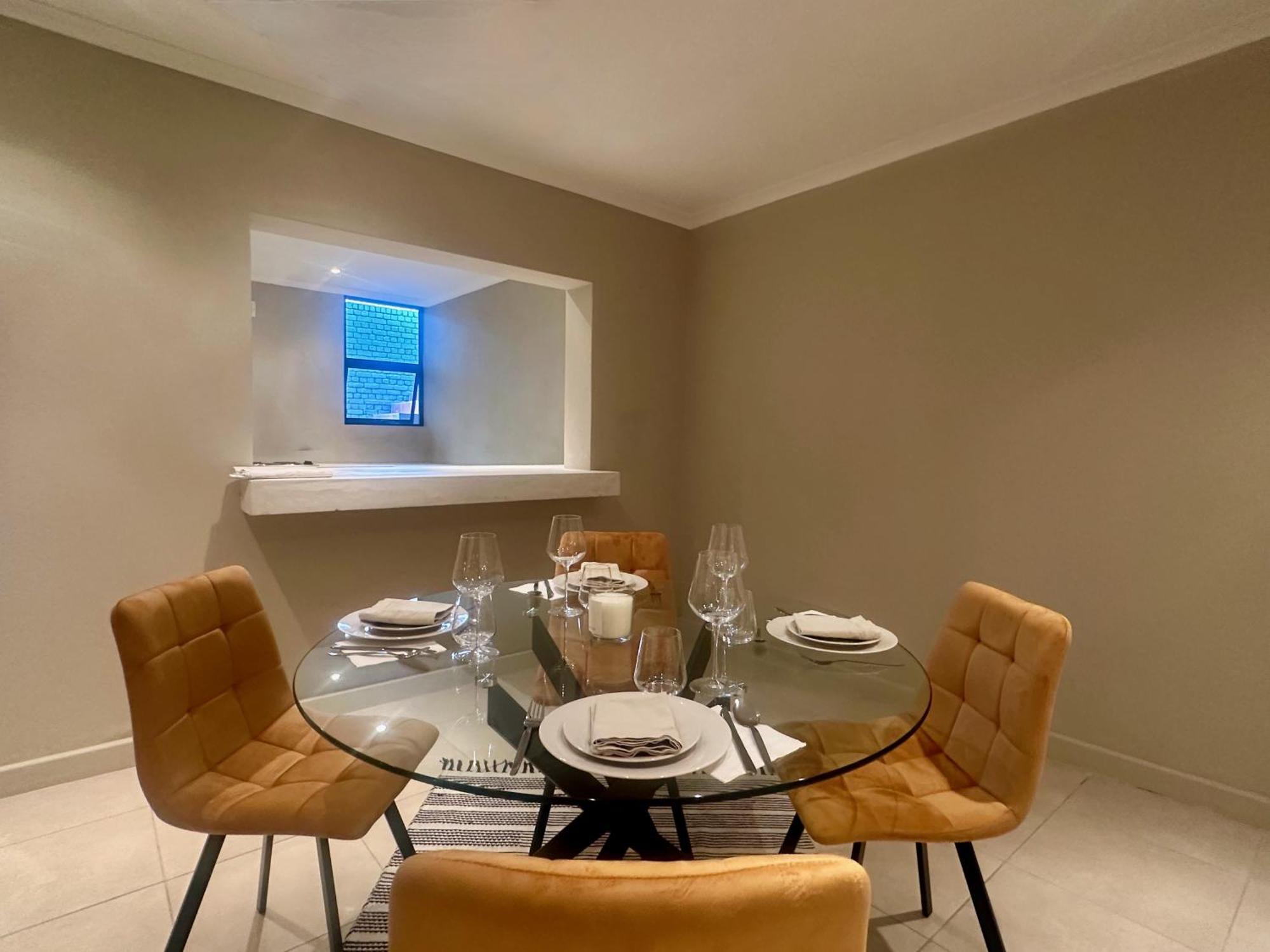 Sea Point Flat - 130m2 In Basement With Patio *