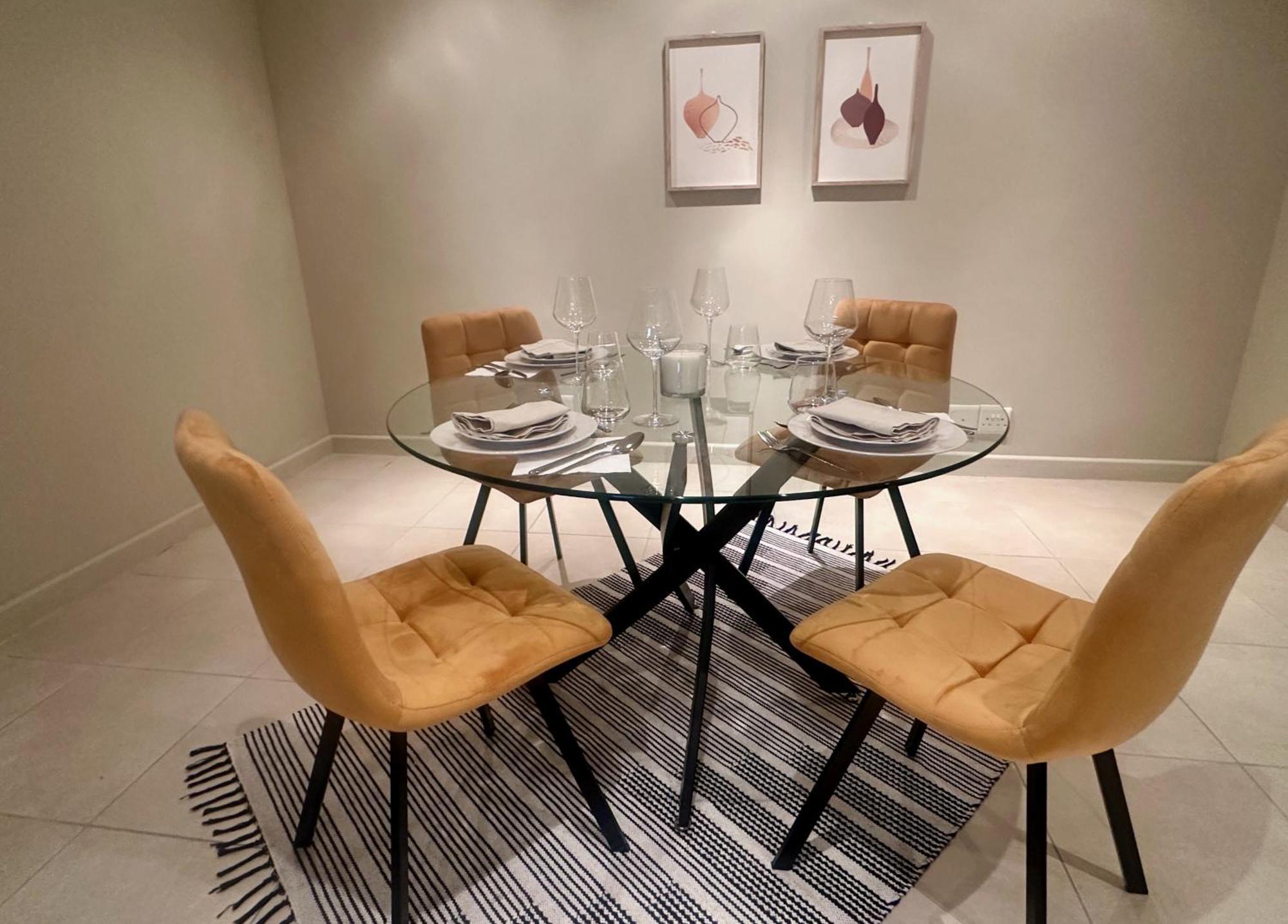 Sea Point Flat - 130m2 In Basement With Patio Cape Town