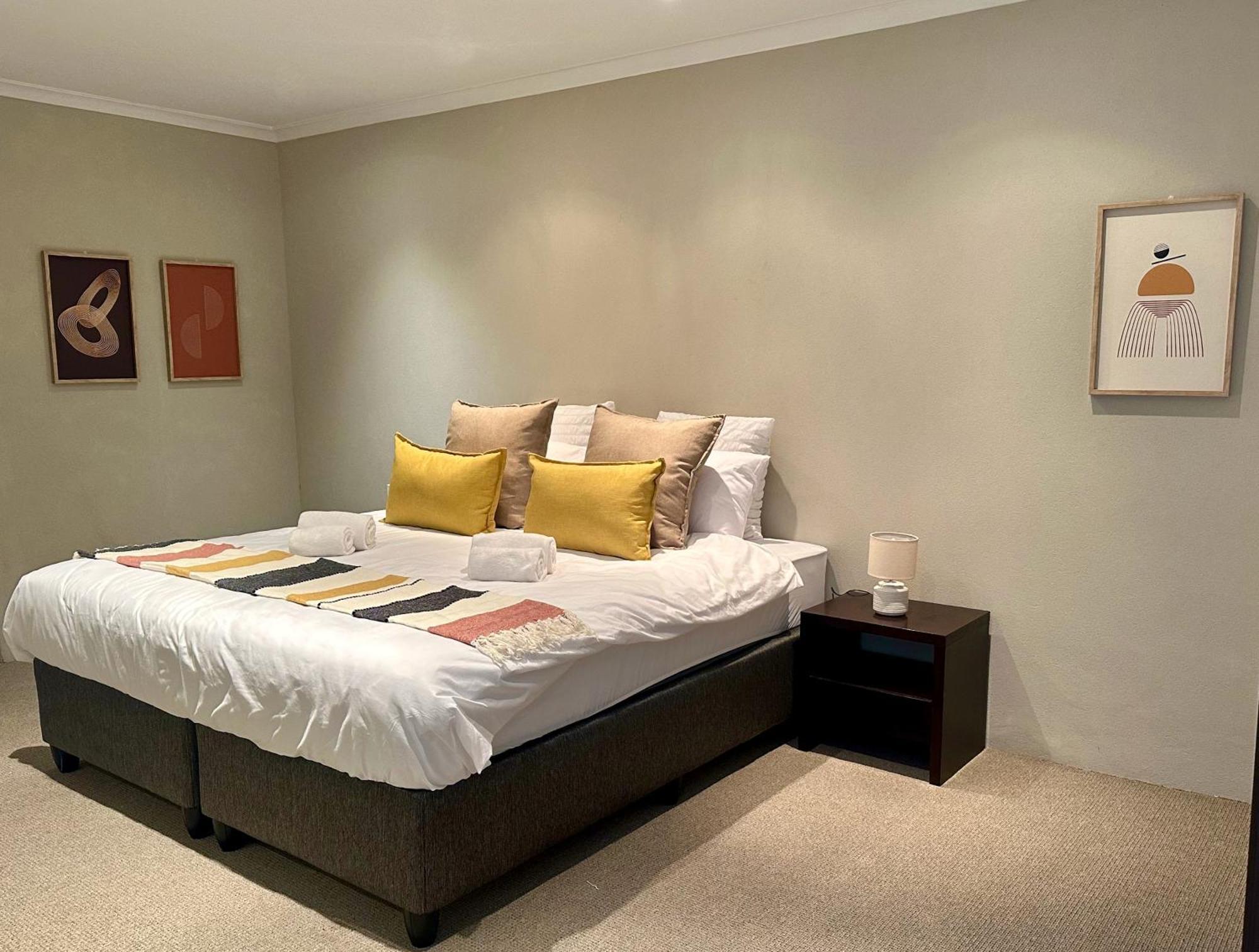 Apartment Sea Point Flat - 130m2 In Basement With Patio *