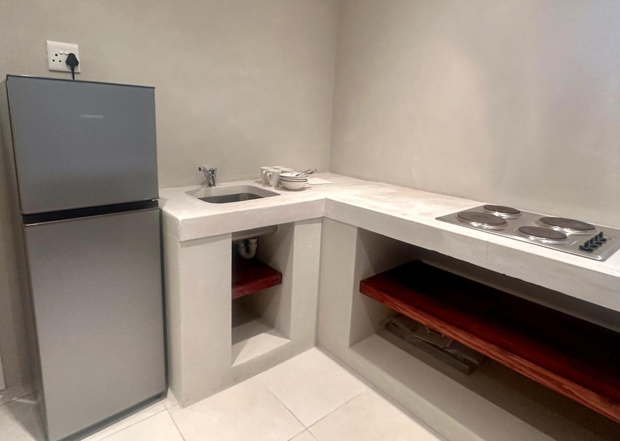 Sea Point Flat - 130m2 In Basement With Patio * Cape Town