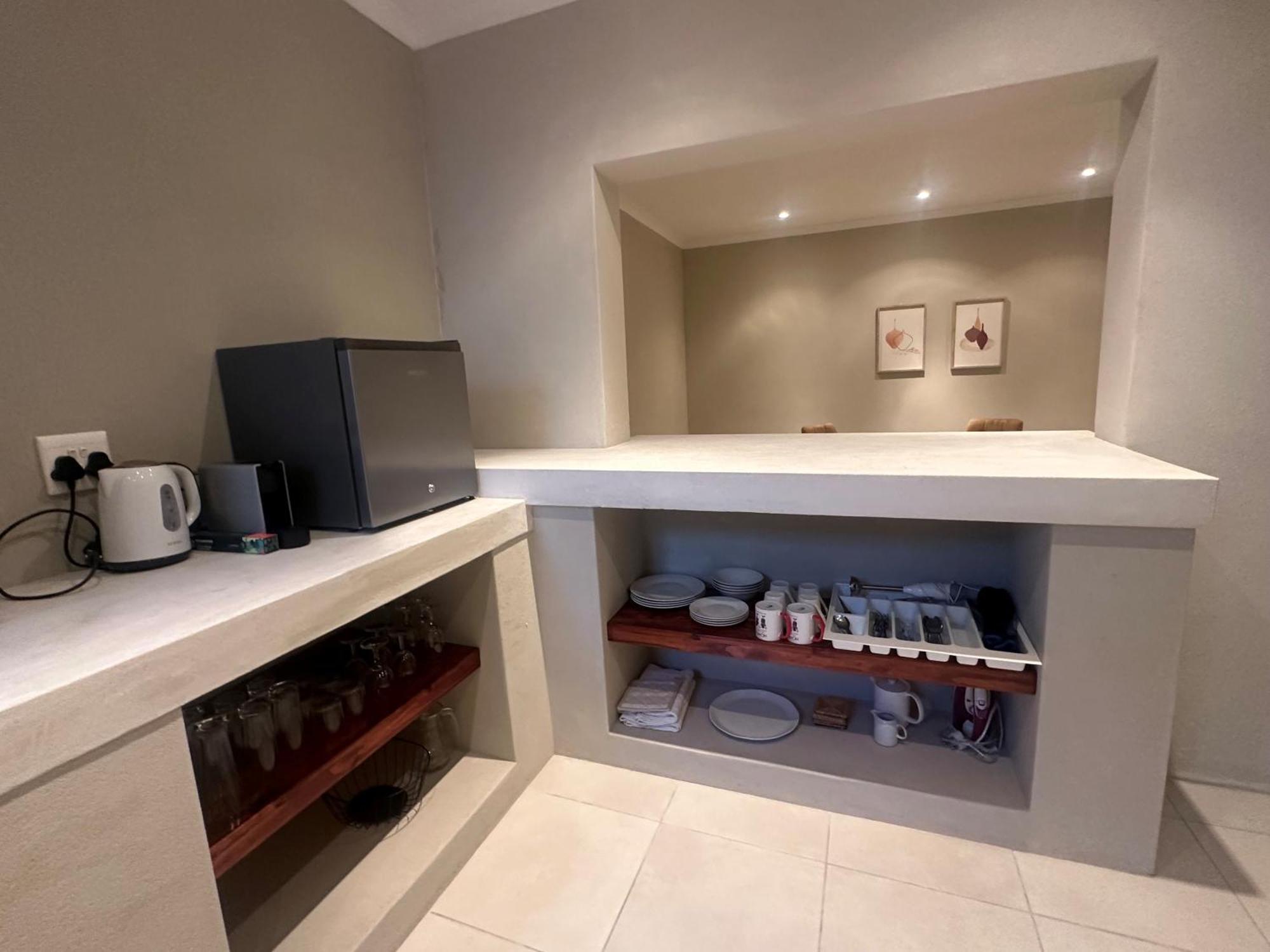 Apartment Sea Point Flat - 130m2 In Basement With Patio Cape Town